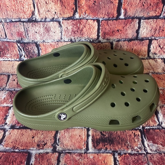 Crocs CLASSIC CLOG in Army Green - Picture 3 of 8